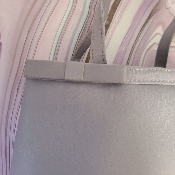 Lavender Silk Bloomingdale's Handbag - Elegant & Vintage - Picture 5 of 9